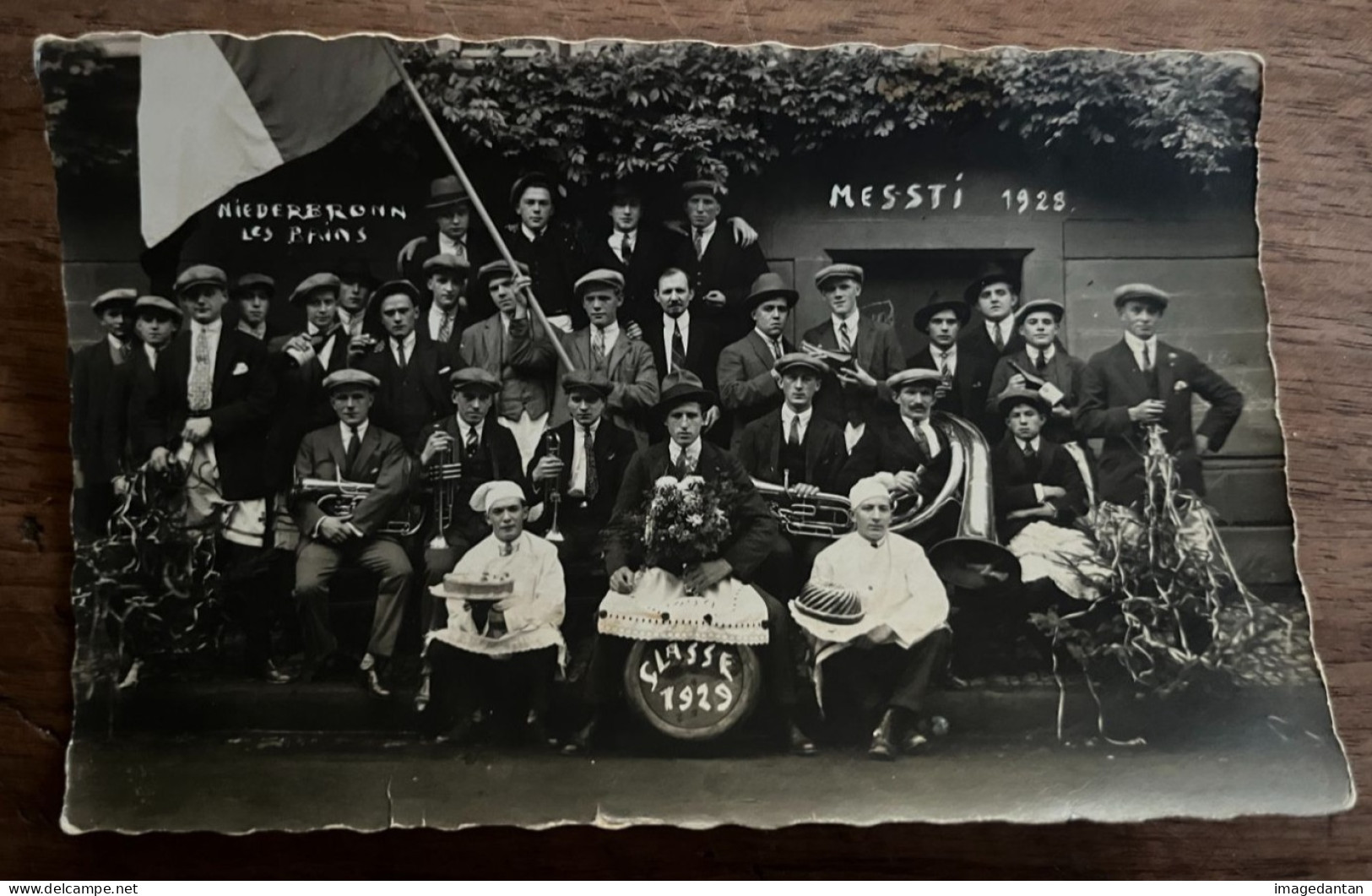 Très Belle Carte Photo Niederbronn-Les-Bains - Messti 1928- Instrument De Musique - Kougelhopf - Niederbronn Les Bains