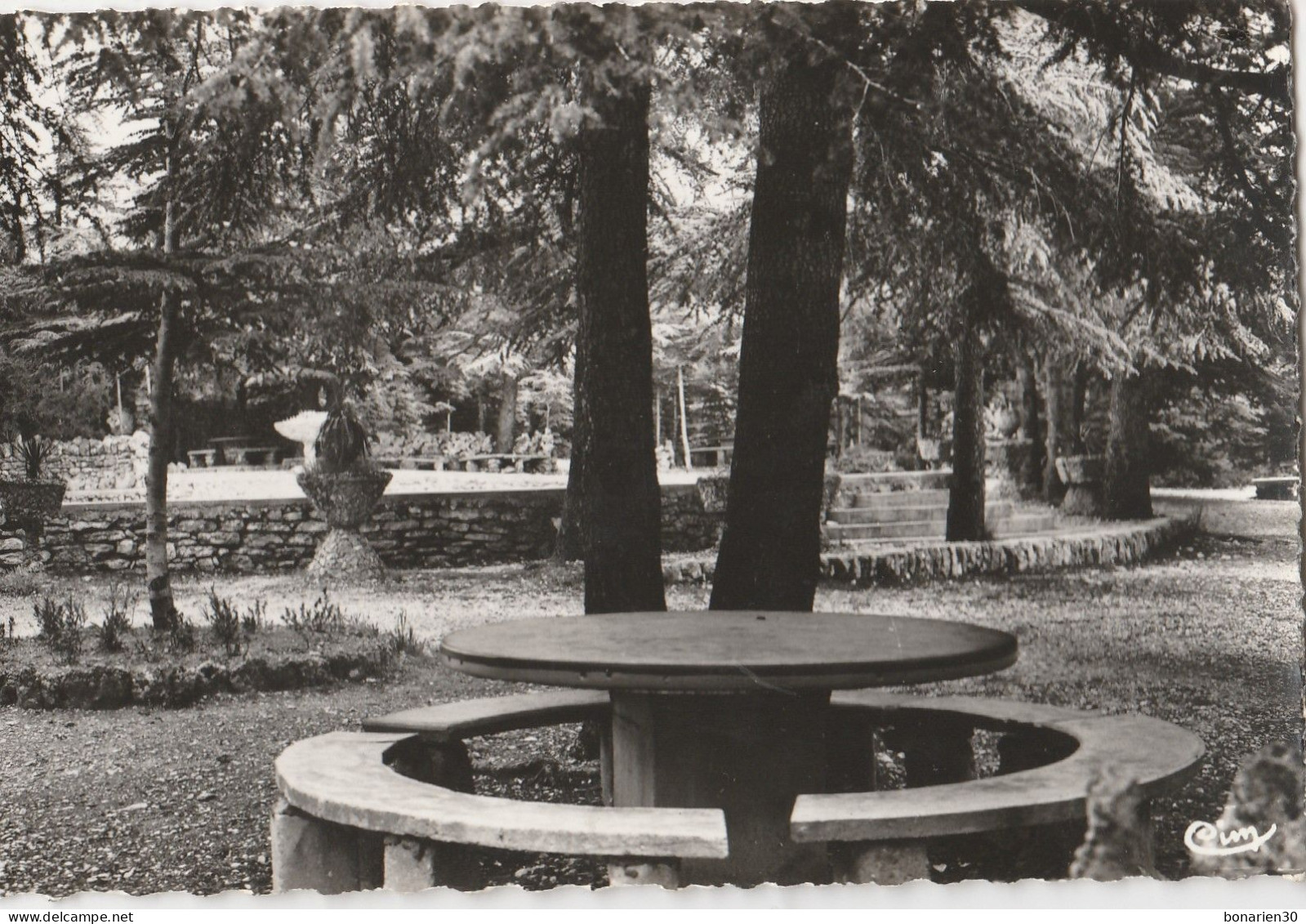 CPSM 84  CABRIERES D'AVIGNON SITE BEAUREGARD PARC DES CEDRES - Autres & Non Classés