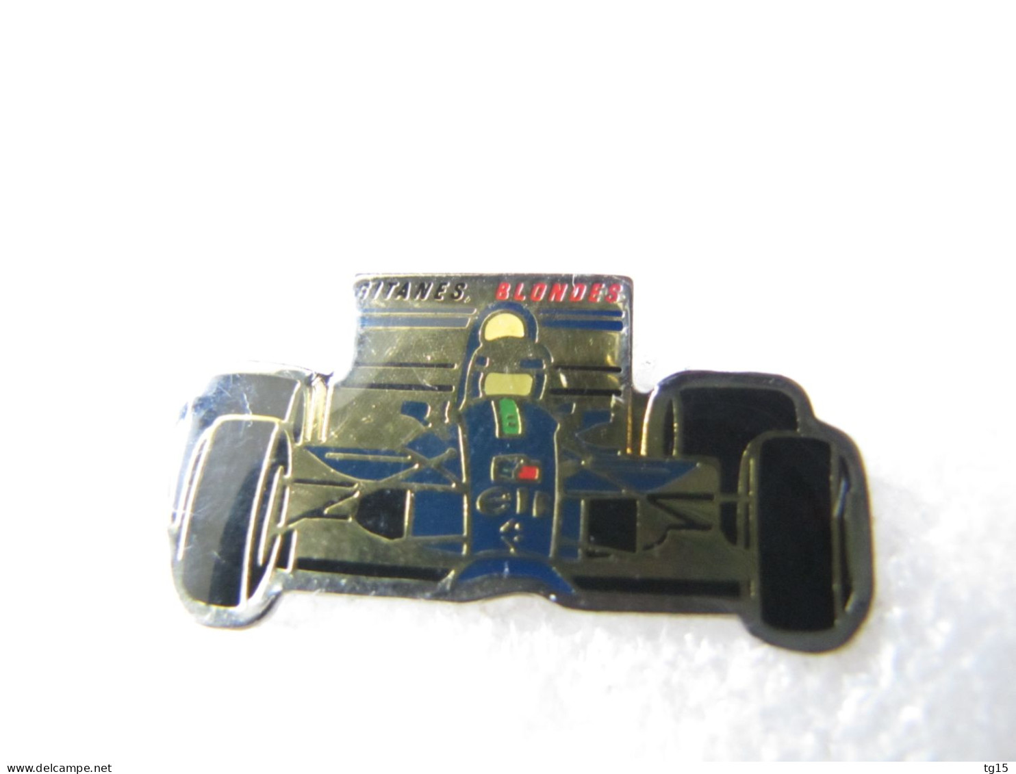 PIN'S    FORMULE 1   LIGIER  JS 37  GITANES BLONDES - F1