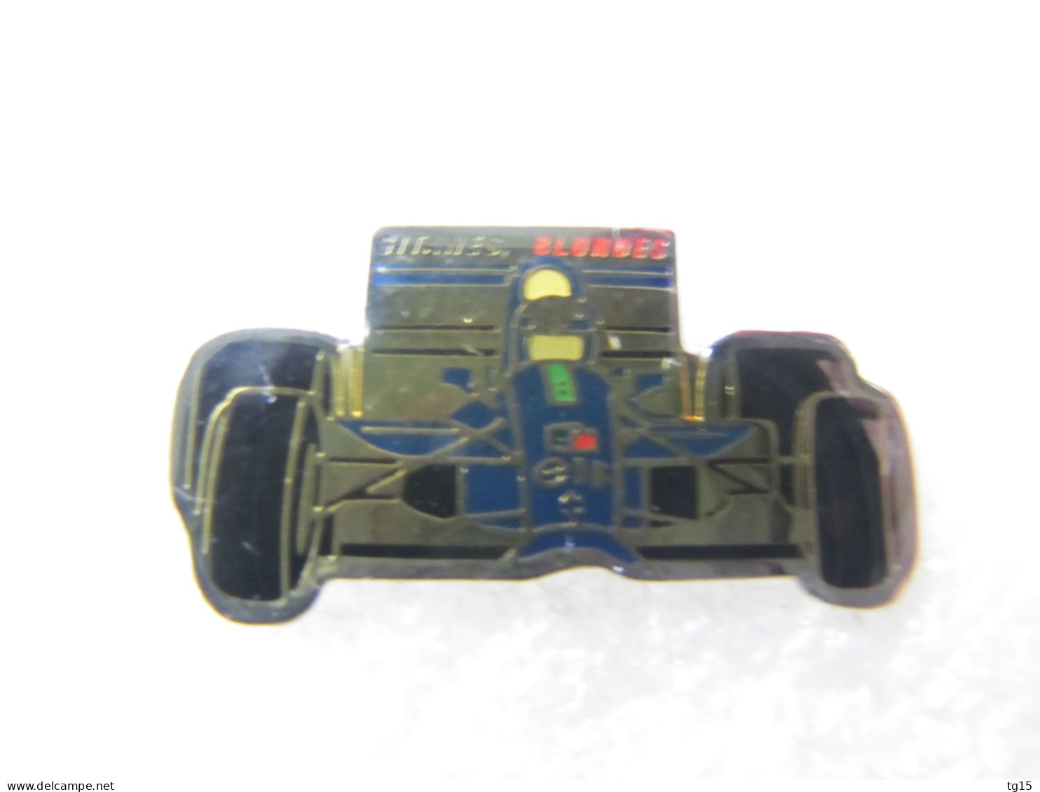 PIN'S    FORMULE 1   LIGIER  JS 37  GITANES BLONDES - F1