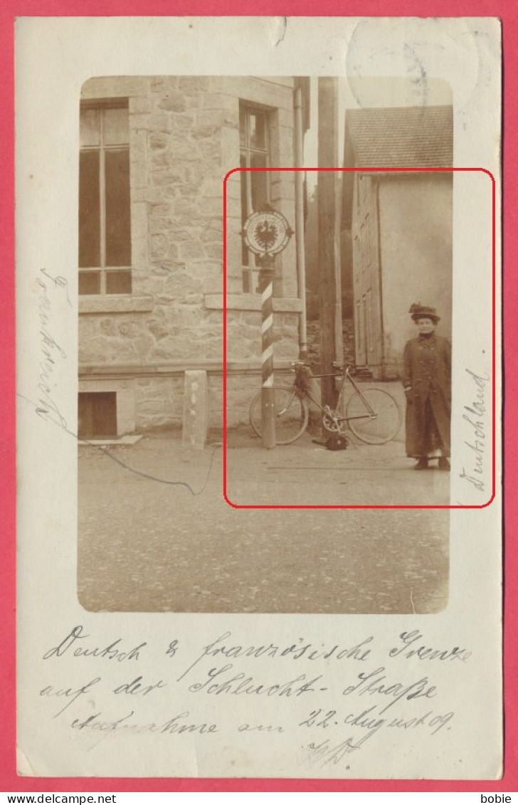 Schlucht Vosges Rare Carte Photo Poteau Frontière Au Col De La Schlucht Entre France Et Allemagne - Femme Et Vélo 1909. - Sonstige & Ohne Zuordnung