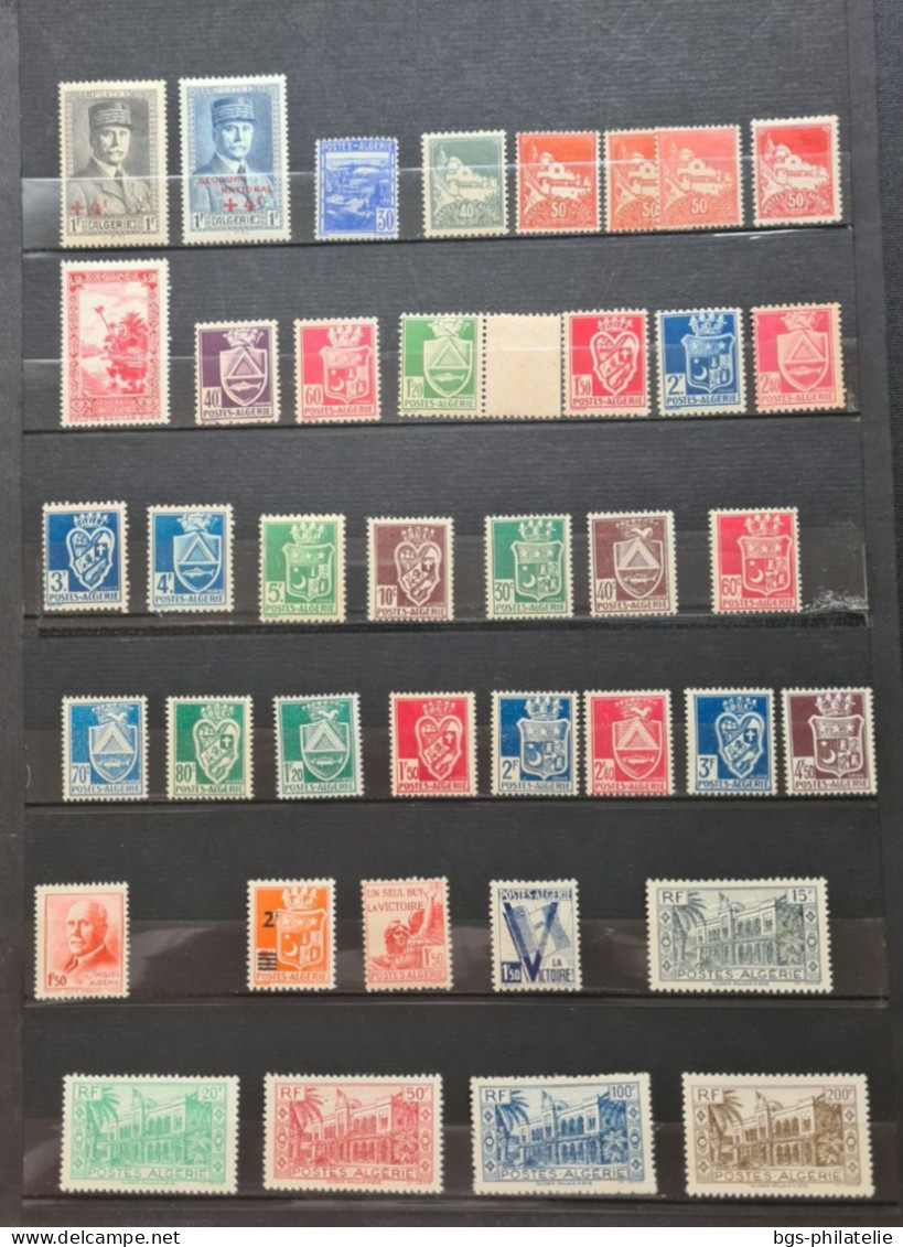 Collection de timbres d'Algérie neufs **, neufs * et quelques oblitérés.