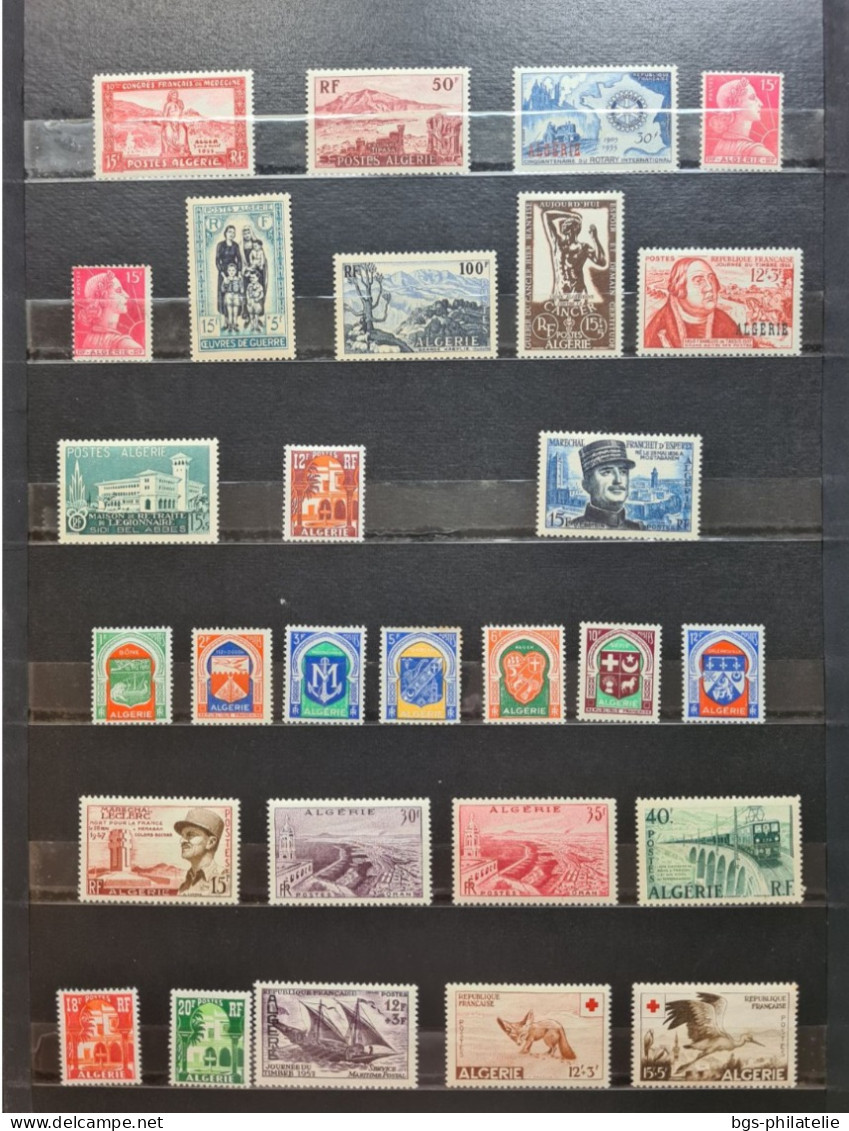 Collection de timbres d'Algérie neufs **, neufs * et quelques oblitérés.