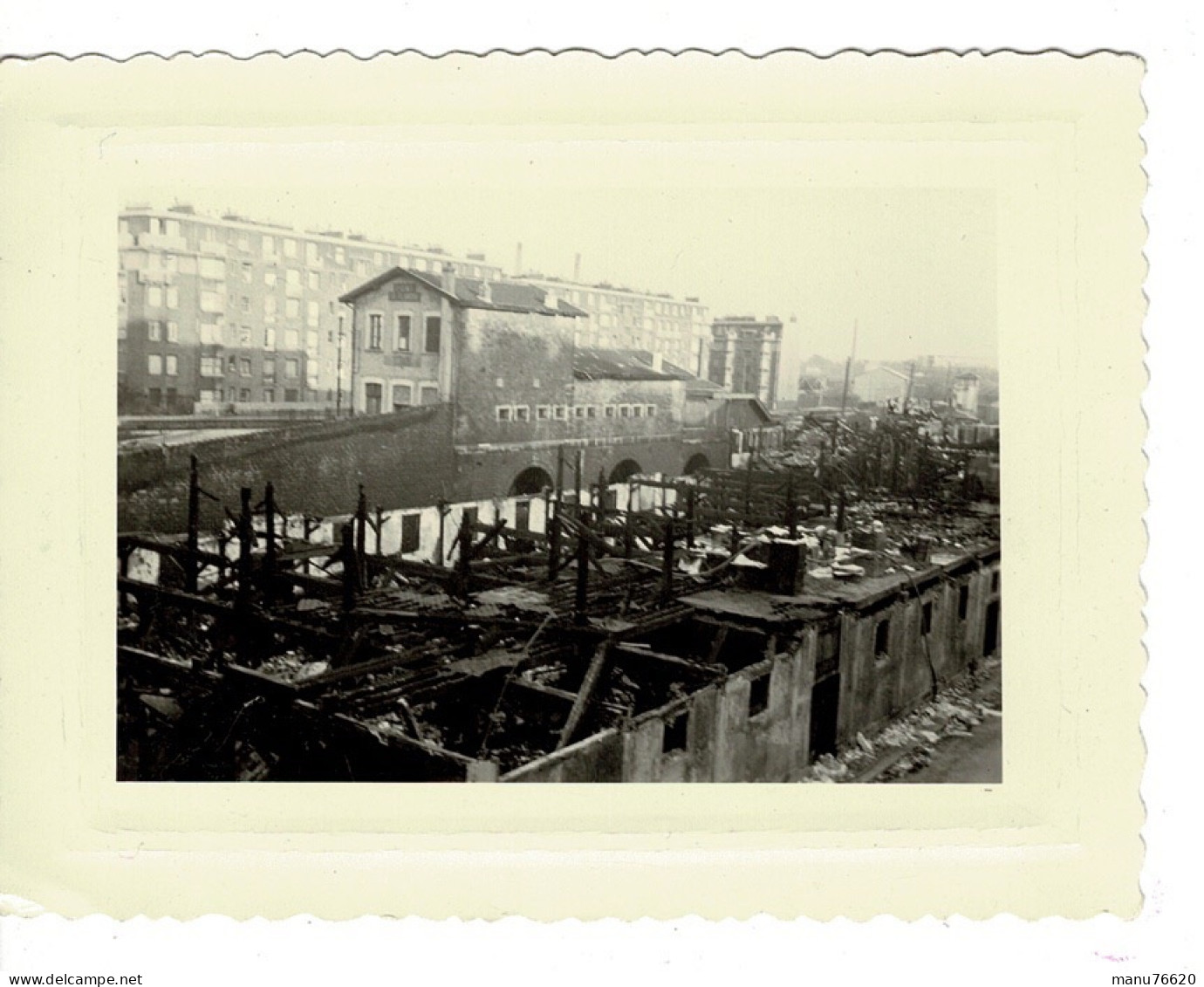 Ref 1 - Photo : Vue Destruction, Gare Et Immeubles En Région De Paris - France . - Europe