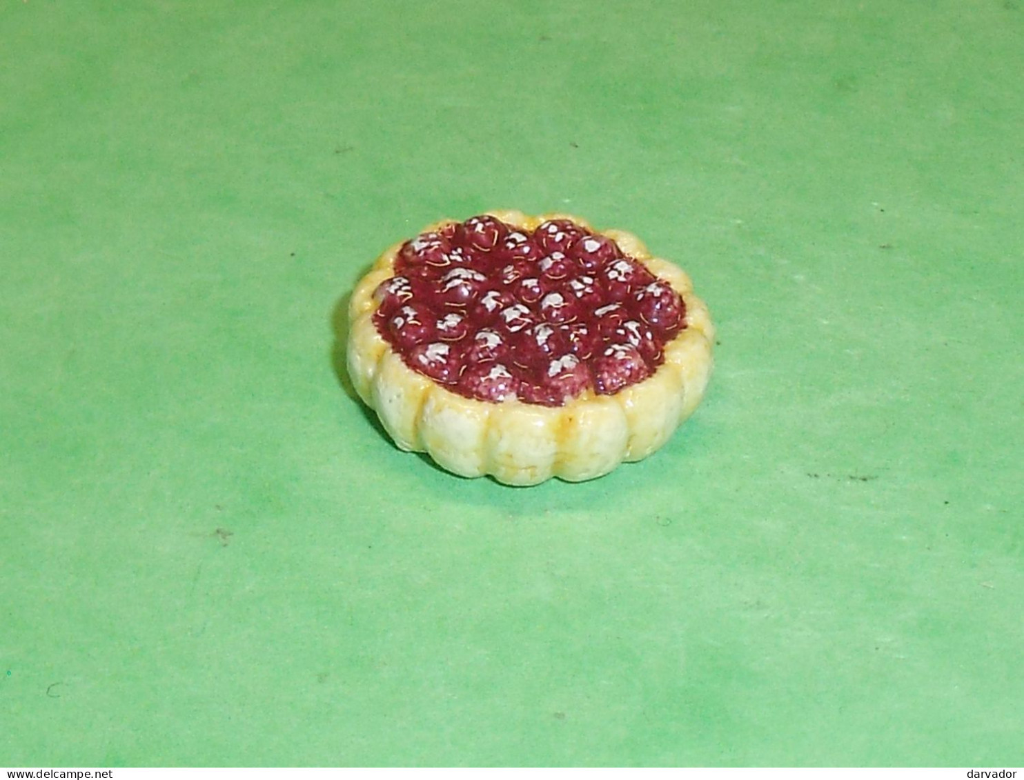 Fèves / Fève / Autres / Divers / Alimentation : Tarte , Framboises , Charlotte    T153 - Autres & Non Classés