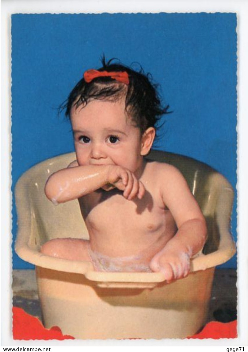 Enfant Dans Baignoire Plastique - Abbildungen