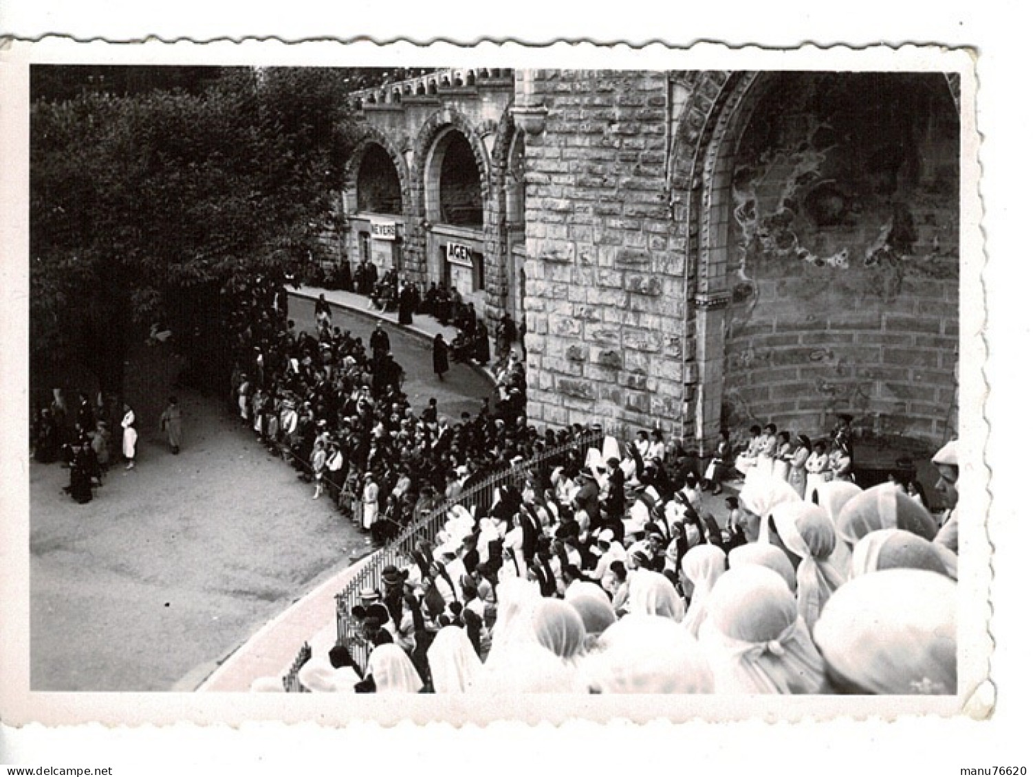 Ref 1 - Photo : Les Bernadette à Lourdes 1935? - France . - Europe