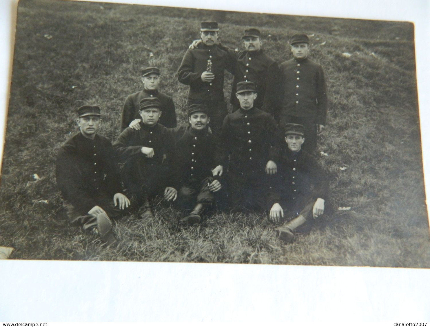 MILITARIA :PHOTO CARTE D'UN GROUPE DE MILITAIRE  EN 1913 - Personnages