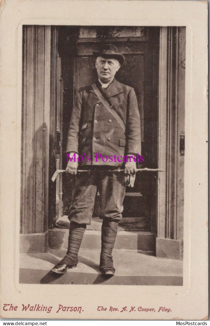 Religion Postcard - The Walking Parson, The Reverend A.N.Cooper, Filey  DZ227 - Autres & Non Classés