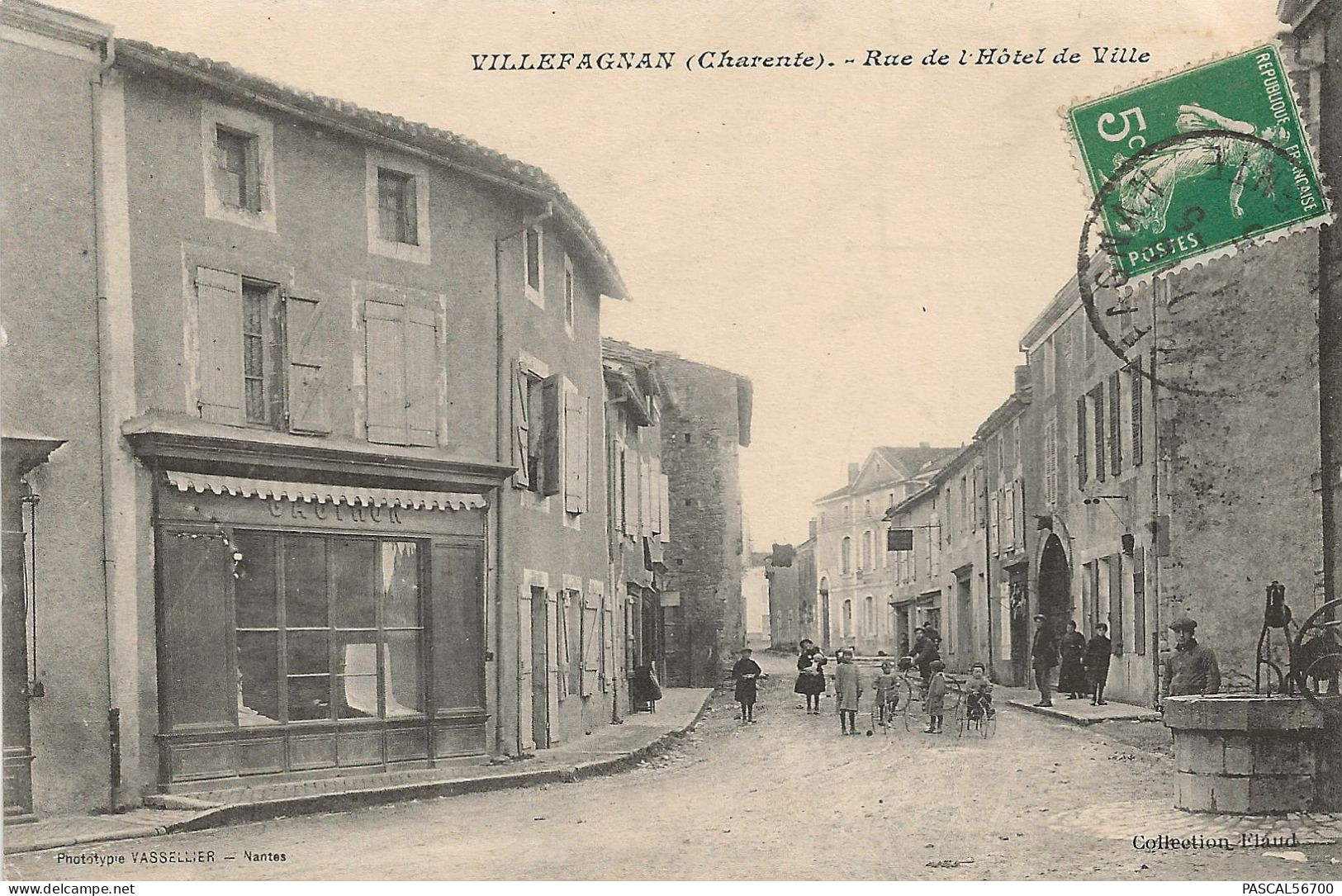 CPA VILLEFAGNAN ***PEU COURANTE*** RUE DE L'HOTEL DE VILLE - Villefagnan