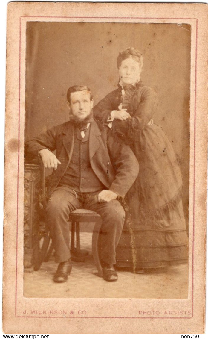 Photo CDV D'un Couple élégant Posant Dans Un Studio Photo A London Lancashire - Ancianas (antes De 1900)