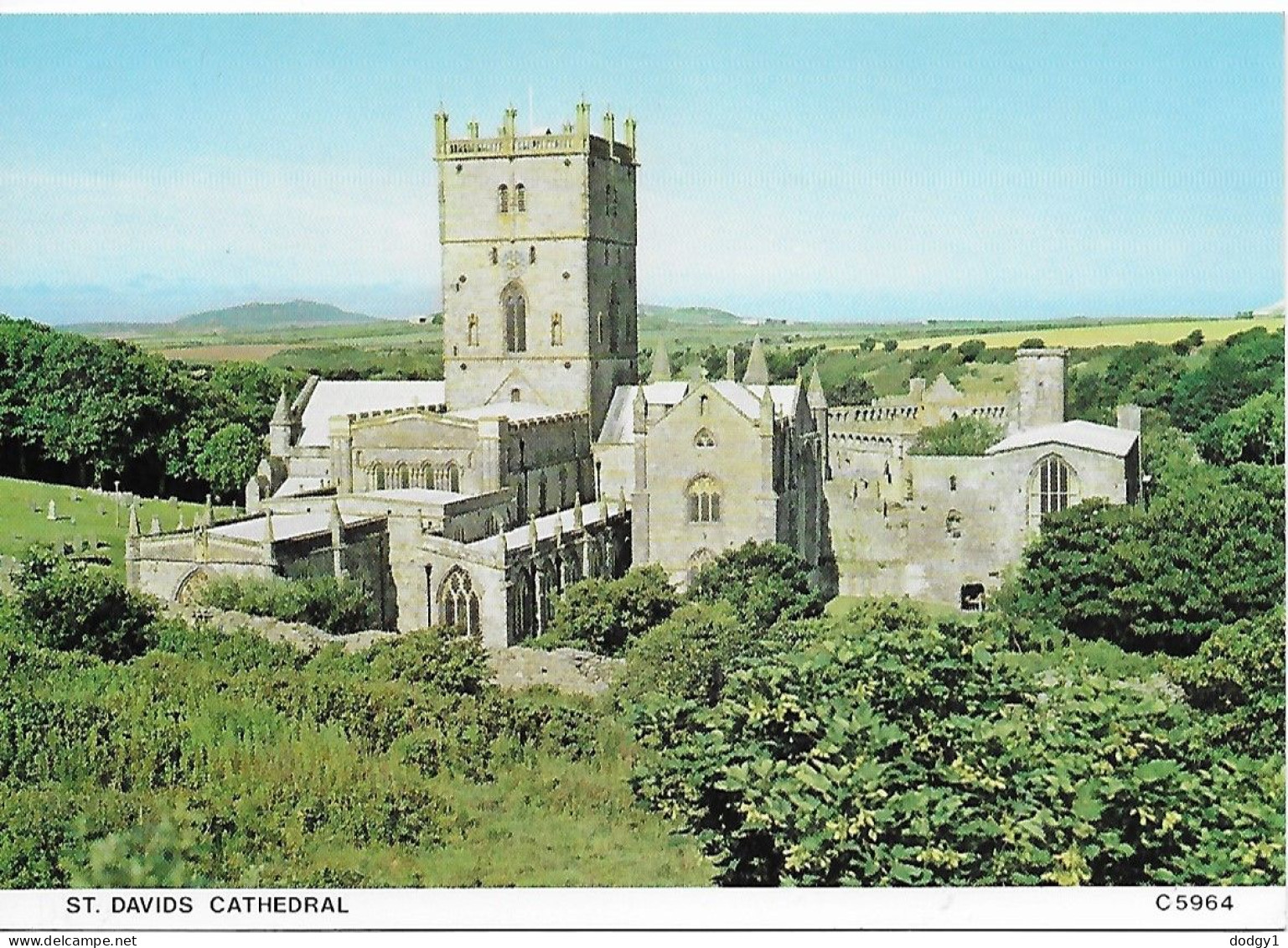 ST. DAVIDS CATHEDRAL, PEMBROKESHIRE, WALES. UNUSED POSTCARD Ms3 - Kerken En Kloosters