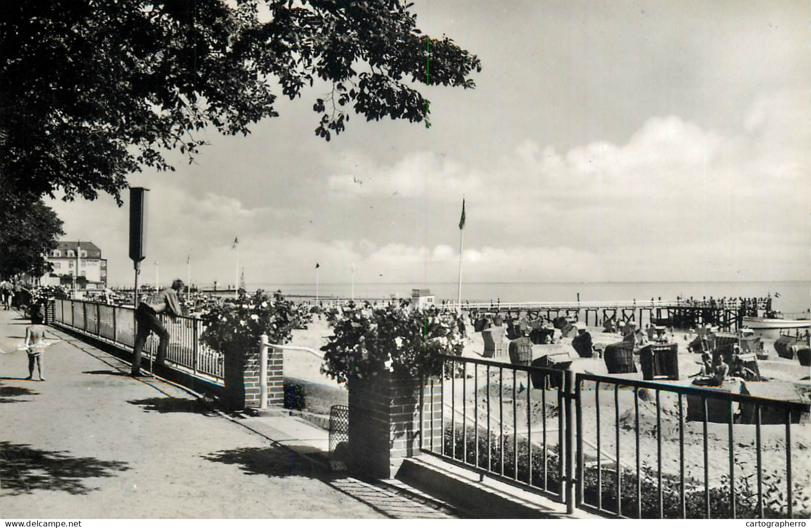 Germany Nordseeheilbad Wyk Auf Fohr Promenade Mit Strand Und Mittelbrucke - Sonstige & Ohne Zuordnung