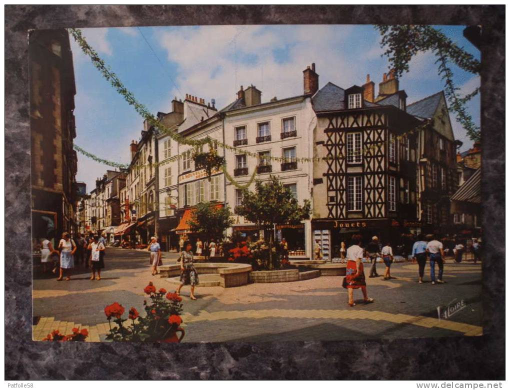 BLOIS (41).LOT DE 2 CARTES.LES RUES DU COMMERCE Et DENIS PAPIN.ANNEES 80/90.TBE.CITROEN. - Blois