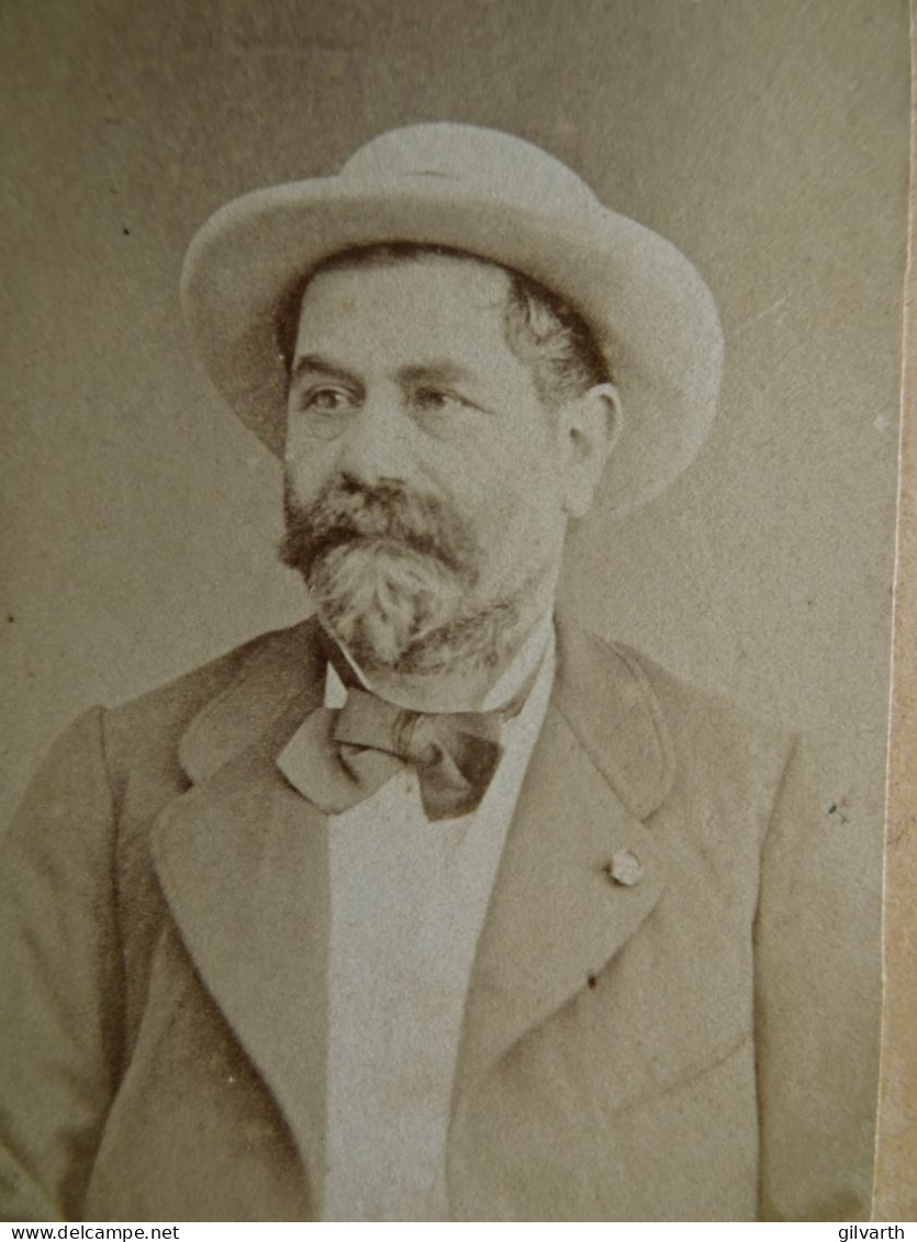 Photo CDV Christian à Paris  Homme (Comte Xavier Lacombe De La Tour) Portant Un Chapeau CA 1875 - L679B - Ancianas (antes De 1900)