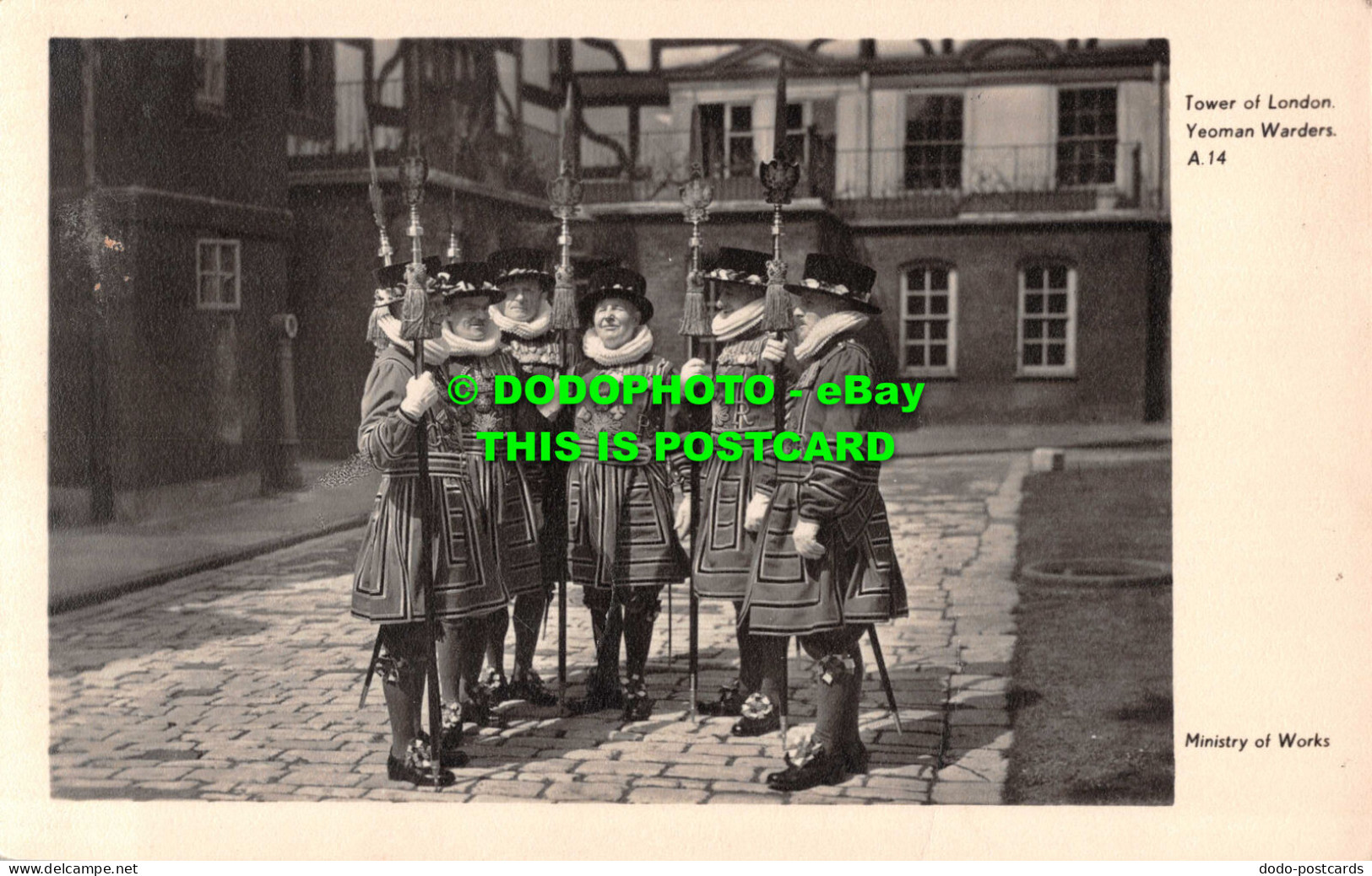 R537366 Tower Of London. Yeoman Warders. Ministry Of Works. Crown - Otros & Sin Clasificación