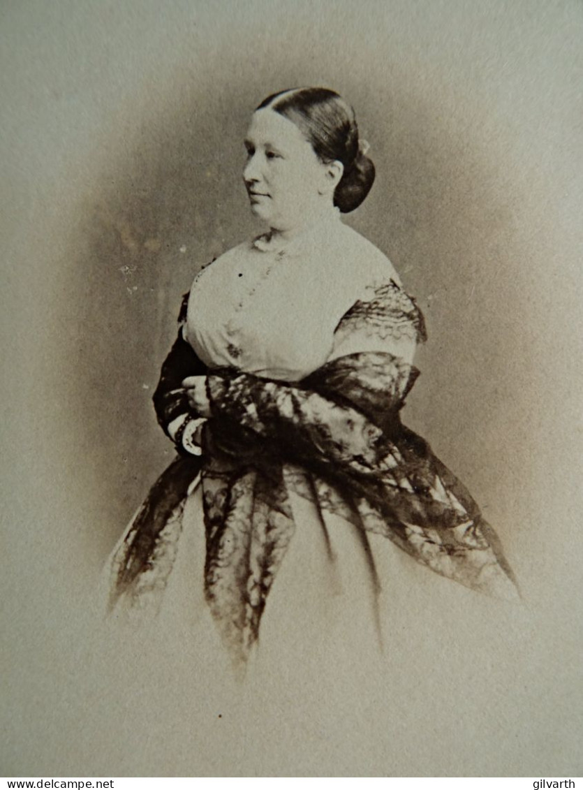 Photo CDV Barthélemy à Nancy  Femme Corpulente élégante  Châle En Dentelle  Sec. Emp. CA 1865 - L679B - Ancianas (antes De 1900)