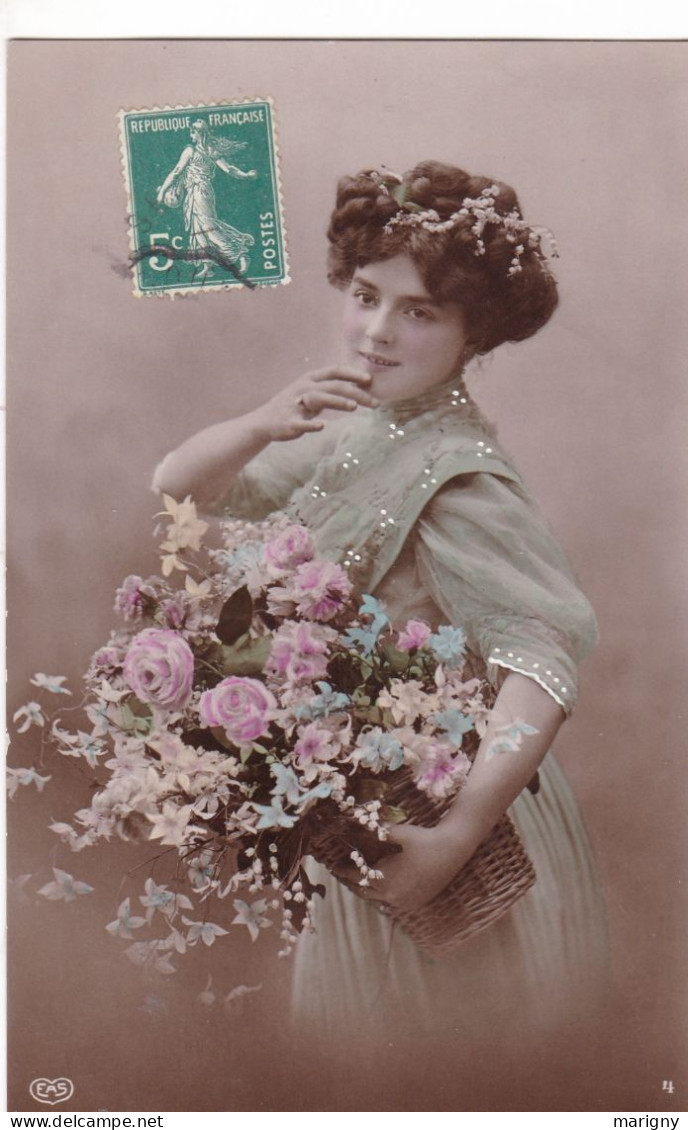 CARTE FANTAISIE . CPA . PORTRAIT JEUNE FEMMES . - Femmes