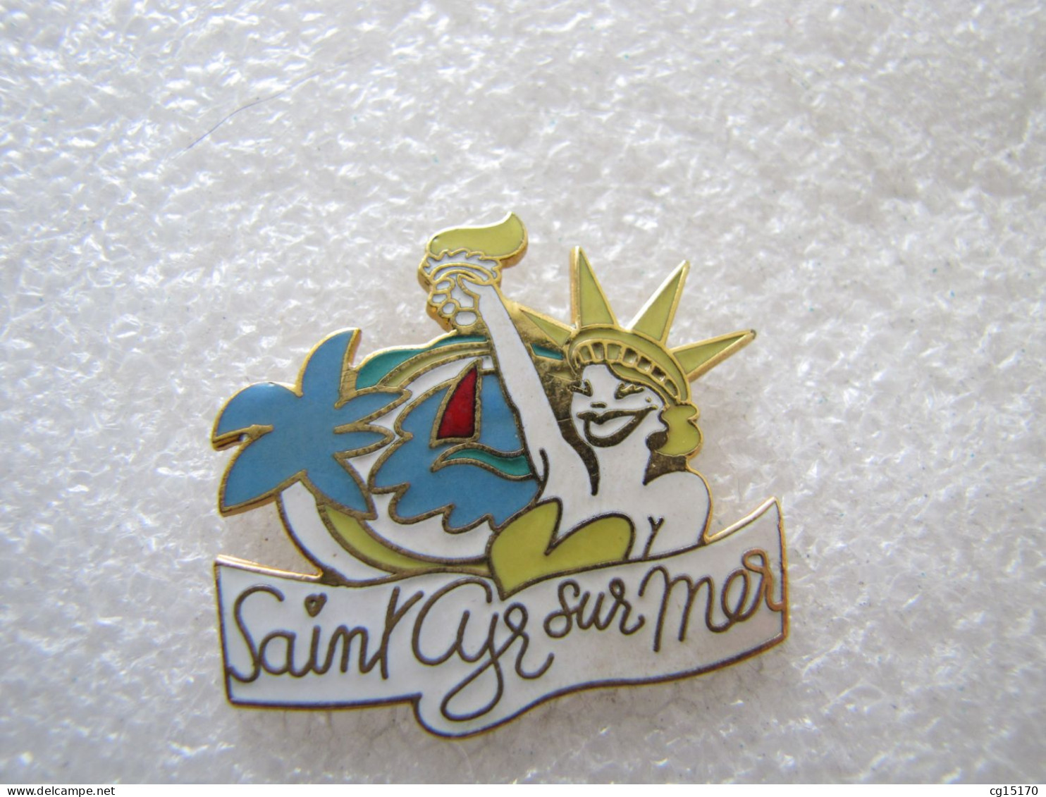 TOP    PIN'S  SAINT  CYR  SUR MER   PIN UP  STATUE DE LA LIBERTÉ   Email Grand Feu - Villes