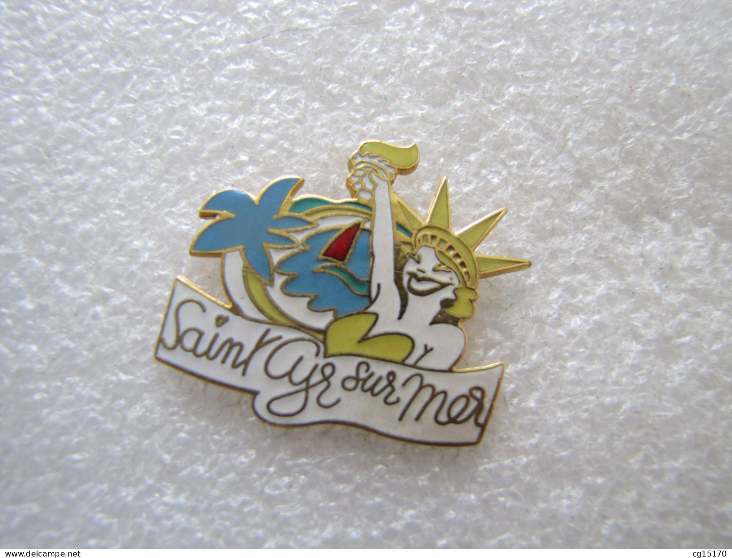 TOP    PIN'S  SAINT  CYR  SUR MER   PIN UP  STATUE DE LA LIBERTÉ   Email Grand Feu - Steden