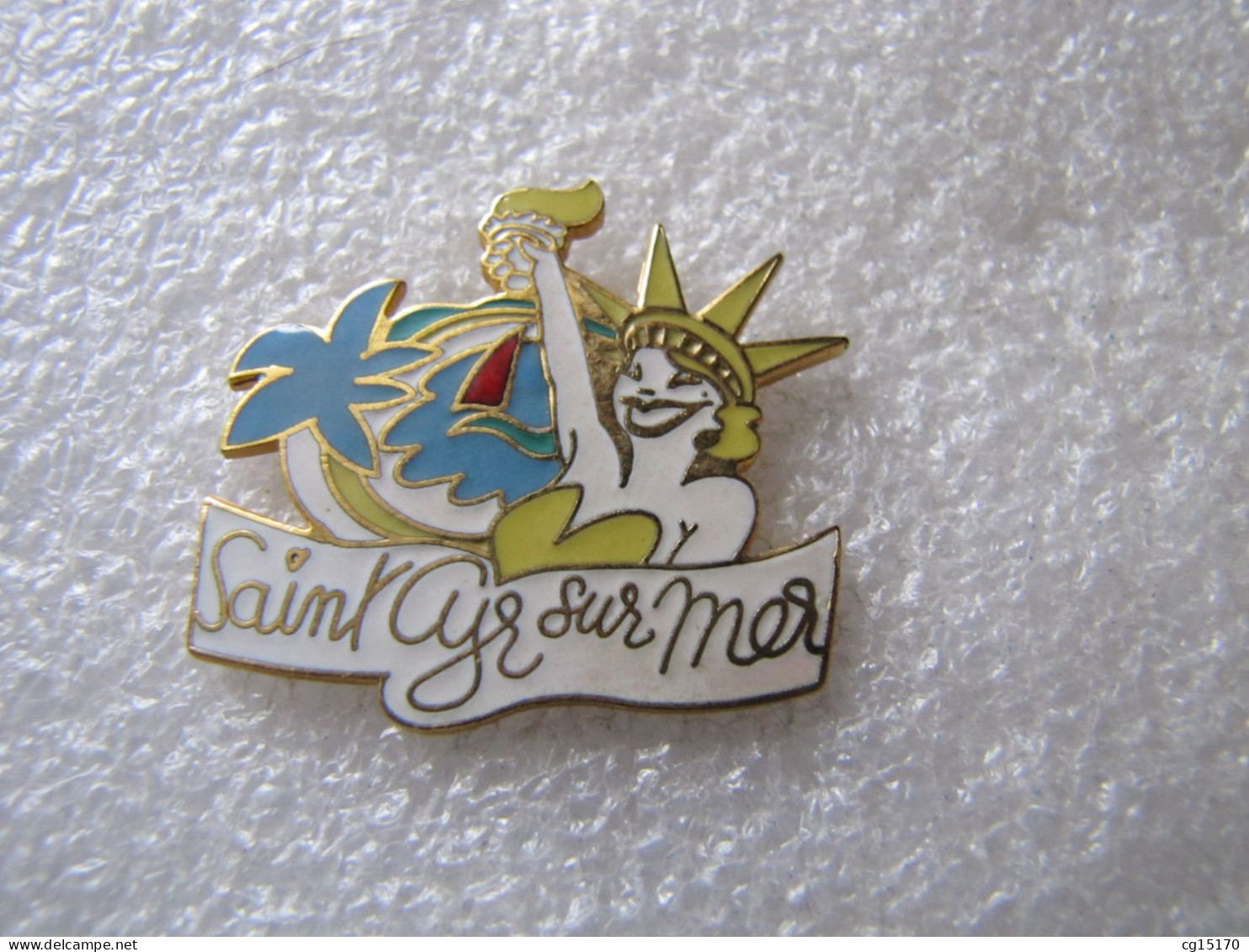 TOP    PIN'S  SAINT  CYR  SUR MER   PIN UP  STATUE DE LA LIBERTÉ   Email Grand Feu - Villes