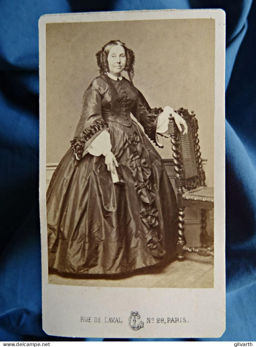 Photo CDV Cremière à Paris  Femme Très élégante  Robe En Soie, Belle Coiffure  Sec. Emp. CA 1860-65 - L679B - Ancianas (antes De 1900)