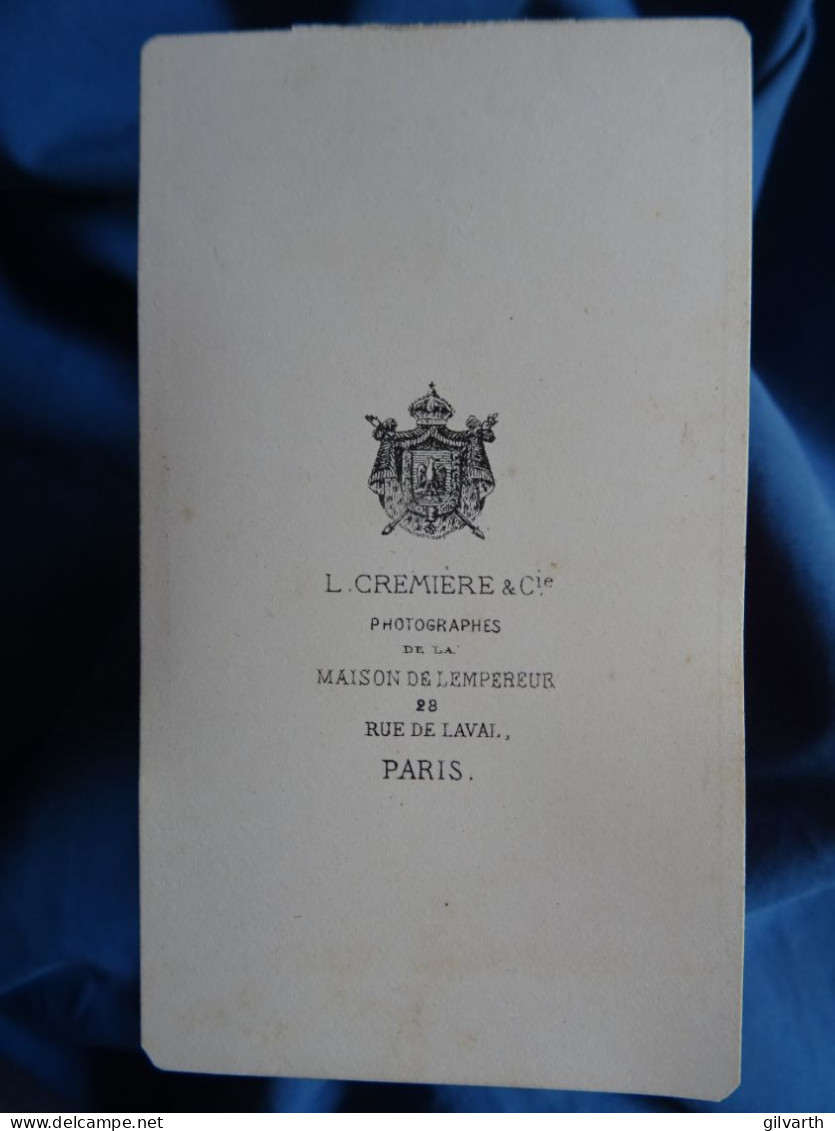 Photo CDV Cremière à Paris  Femme Très élégante  Robe En Soie, Belle Coiffure  Sec. Emp. CA 1860-65 - L679B - Anciennes (Av. 1900)