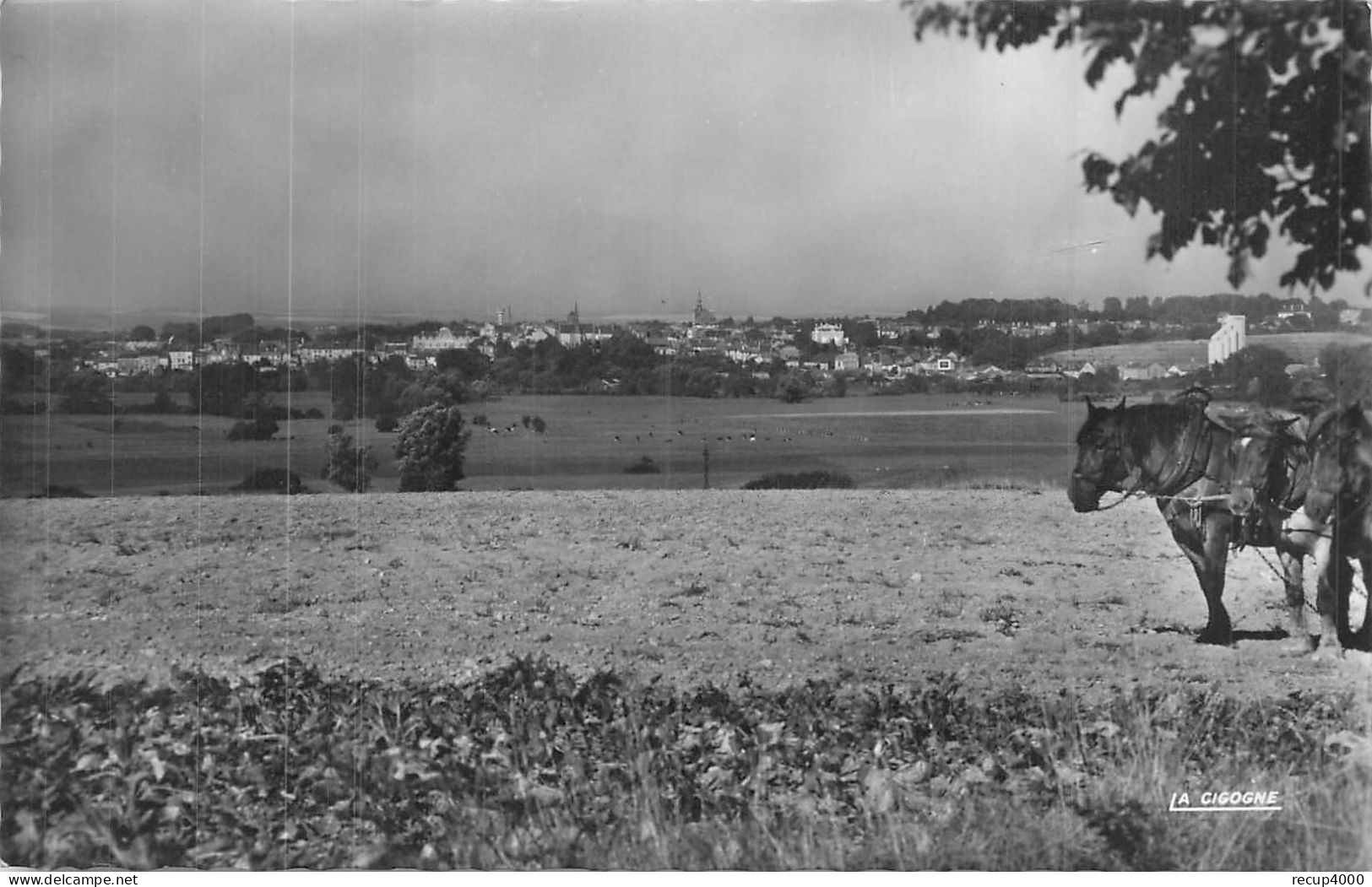 08  VOUZIERS   Vue Panoramique   Cpsm    2 Scans - Vouziers