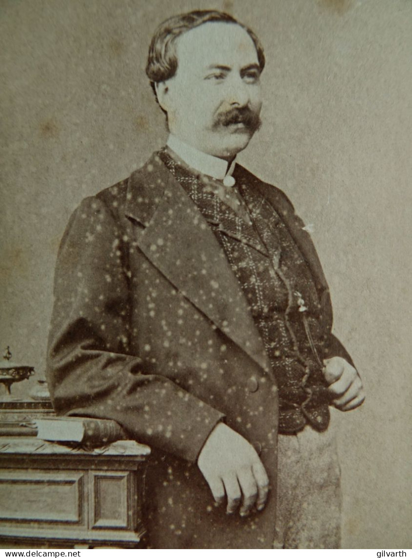 Photo CDV Bertall à Paris - Aylic Langlé  Préfet De La Meuse  Dramaturge Sec. Emp. CA 1869 - L679B - Ancianas (antes De 1900)