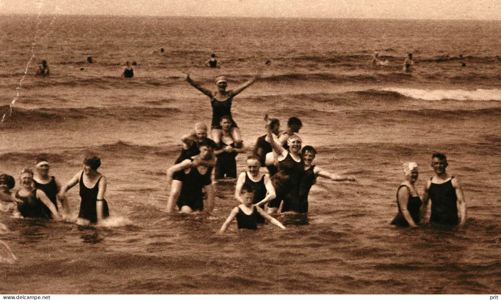 Scheveningen En Het Bad People In Vintage Swimwear 1920s Unused Postcard. Publisher Weenenk & Snel Den Haag - Scheveningen