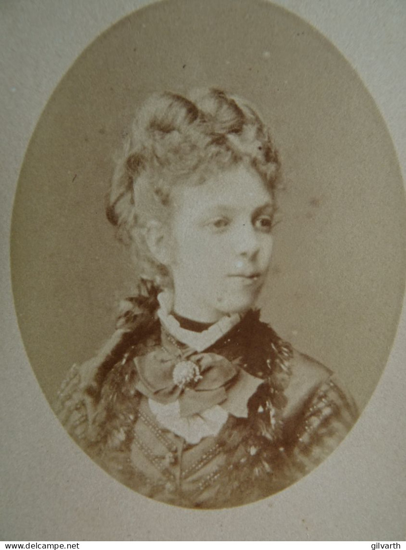 Photo CDV Numa Blanc  Portrait Jeune Femme Blonde (Mme Charotte)  Belle Coiffure  CA 1875 - L679B - Old (before 1900)