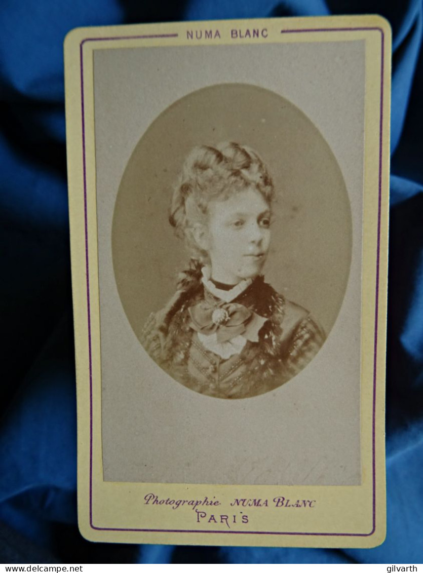 Photo CDV Numa Blanc  Portrait Jeune Femme Blonde (Mme Charotte)  Belle Coiffure  CA 1875 - L679B - Old (before 1900)