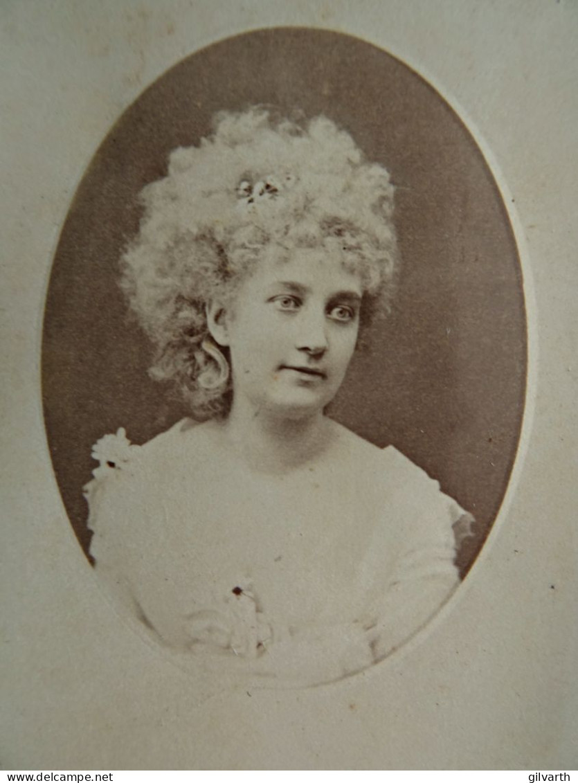 Photo CDV Ken à Paris  Portrait Jeune Fille Blonde  Abondante Chevelure Frisée  CA 1880 - L679B - Oud (voor 1900)