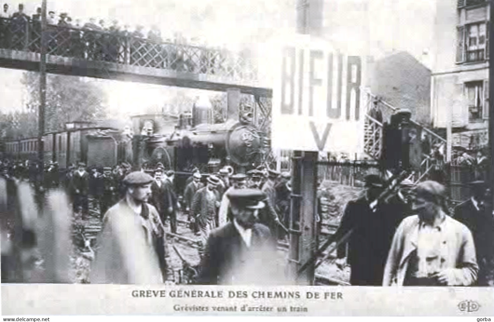 *Repro CPA - Chemin De Fer - Gréviste Venant D'Arrêter Un Train - Other & Unclassified