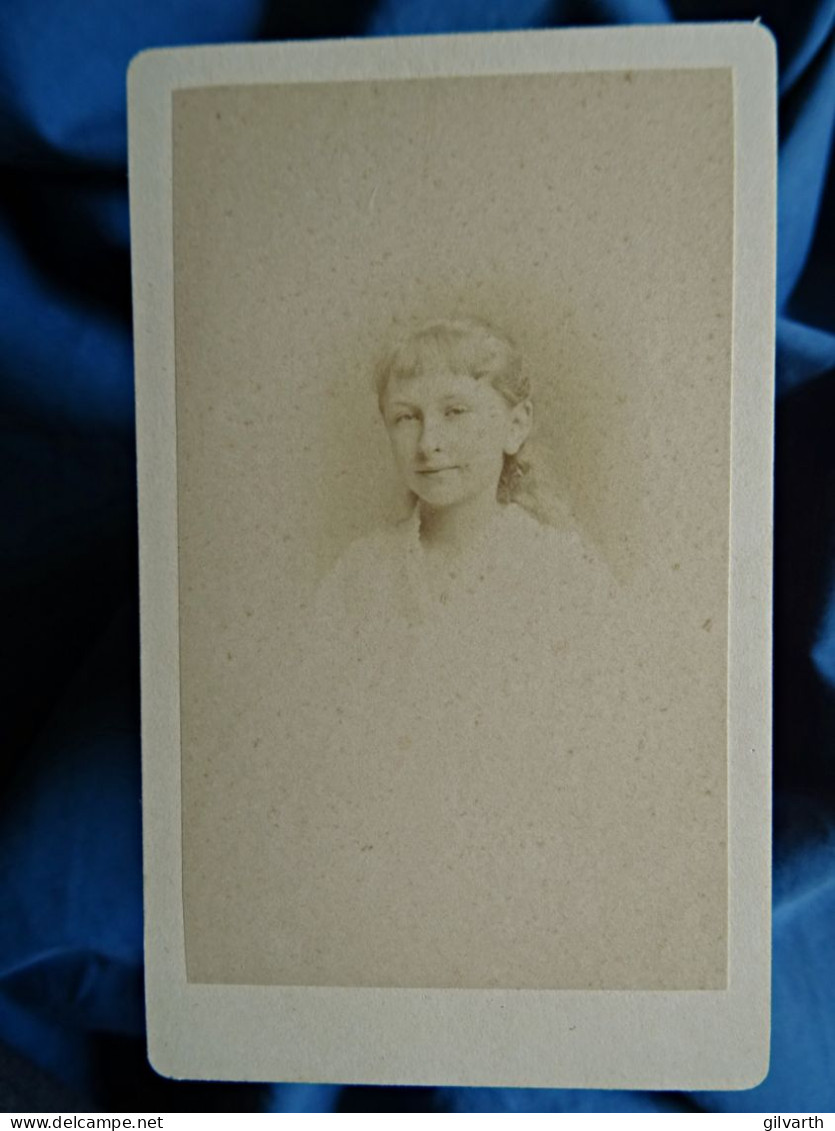 Photo CDV Tourtin à Paris  Portrait Fillette Blonde Souriante CA 1880 - L679B - Alte (vor 1900)