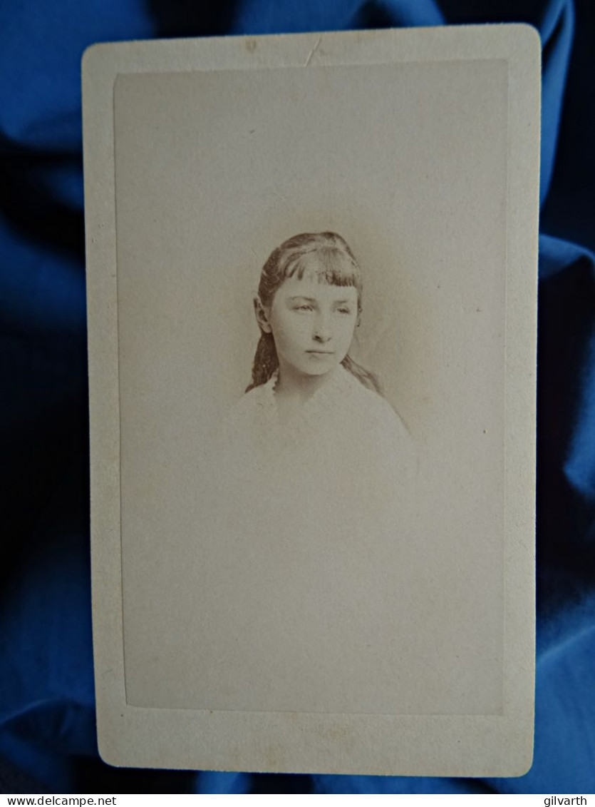 Photo CDV Tourtin à Paris  Portrait Fillette  Coiffure Avec Une Frange  CA 1880 - L679B - Alte (vor 1900)