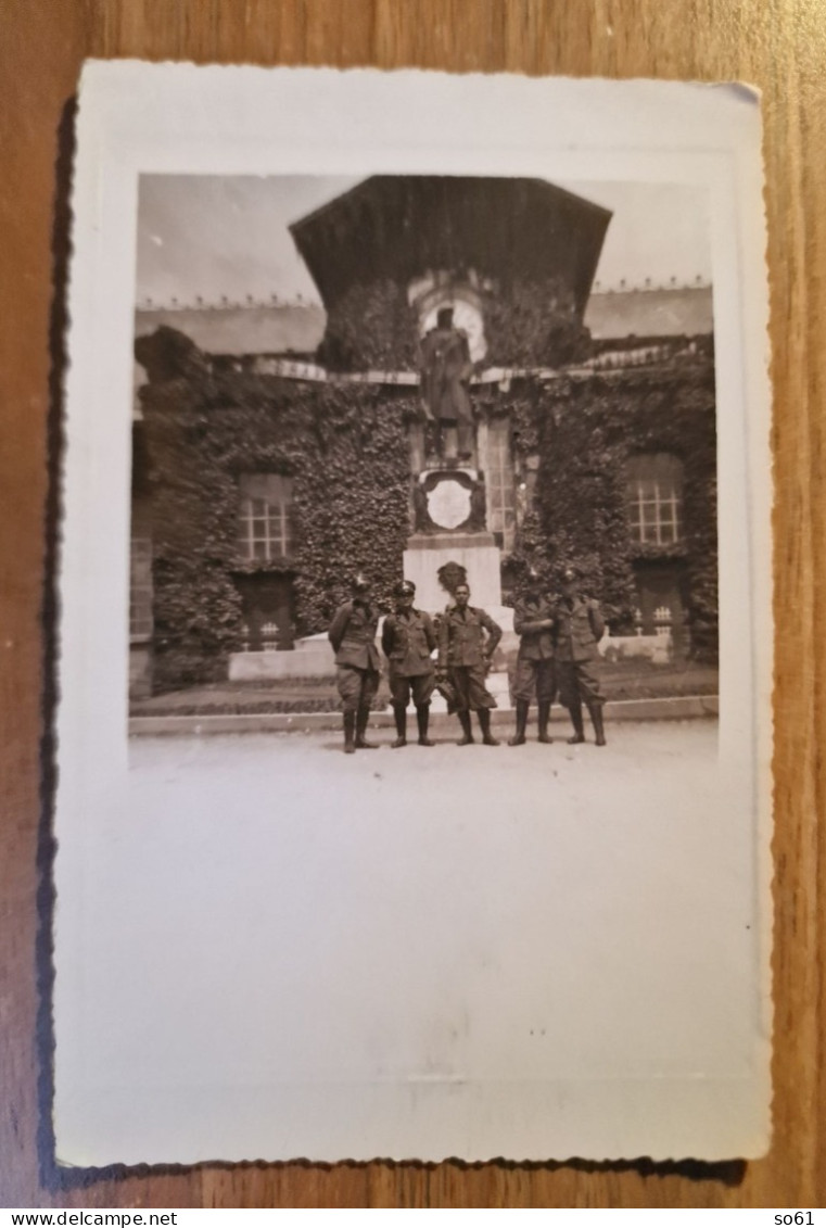 19392.   Fotografia D'epoca Militari Soldati Gerarchi Fascisti? In Luogo Da Identificare - 14x9 - Guerra, Militares