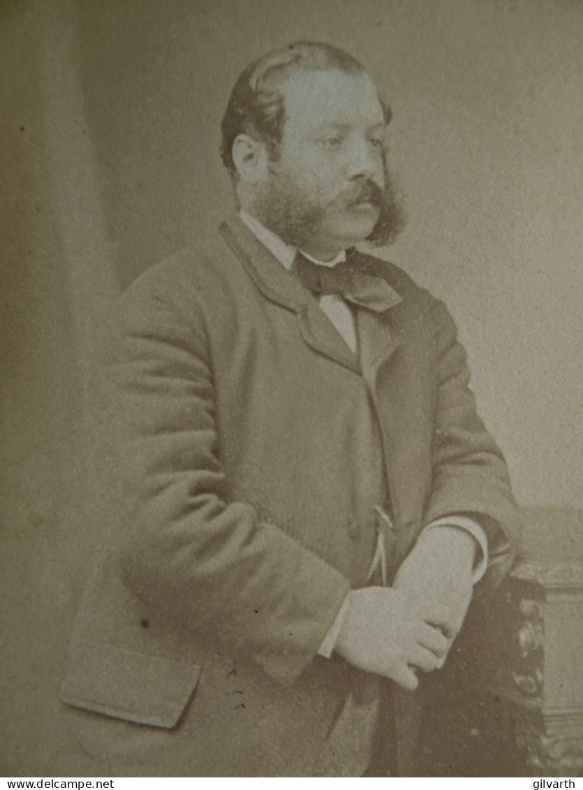 Photo Cdv Subercaze à Pau -  Homme, Notable Aux Favoris, Second Empire Ca 1865-70 L679B - Alte (vor 1900)