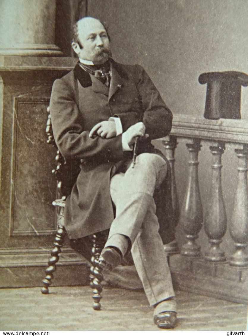 Photo Cdv Disdéri - Homme Notable à Identifier Second Empire Ca 1865  L679B - Old (before 1900)