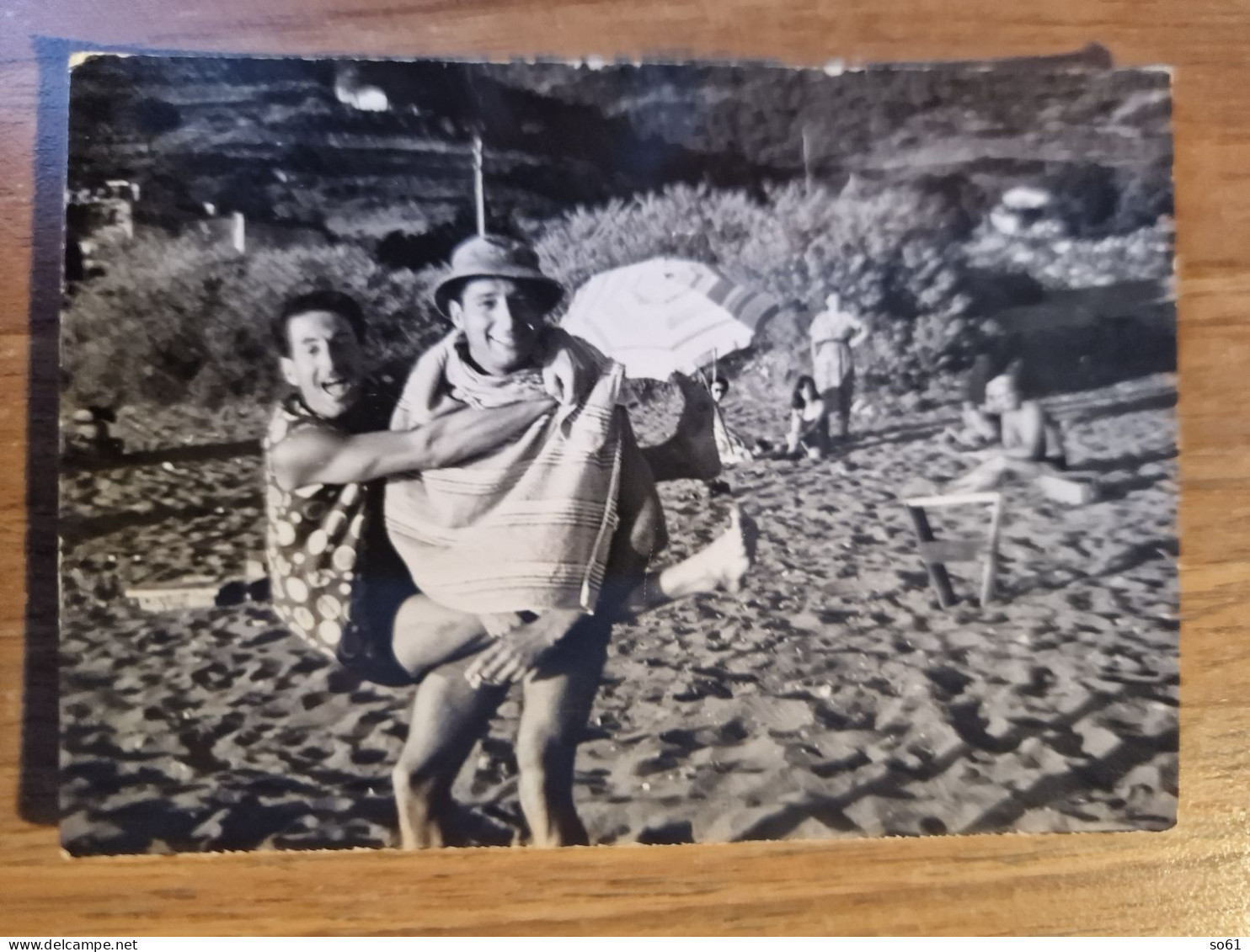 19394.   Fotografia D'epoca Uomini Giochi Di Spiaggia Aa '60 Italia - 10,5x7,5 - Anonyme Personen