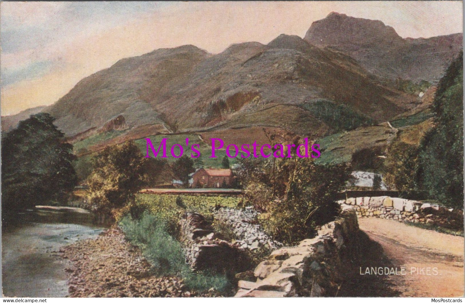 Cumbria Postcard - The Langdale Pikes   DZ245 - Altri & Non Classificati