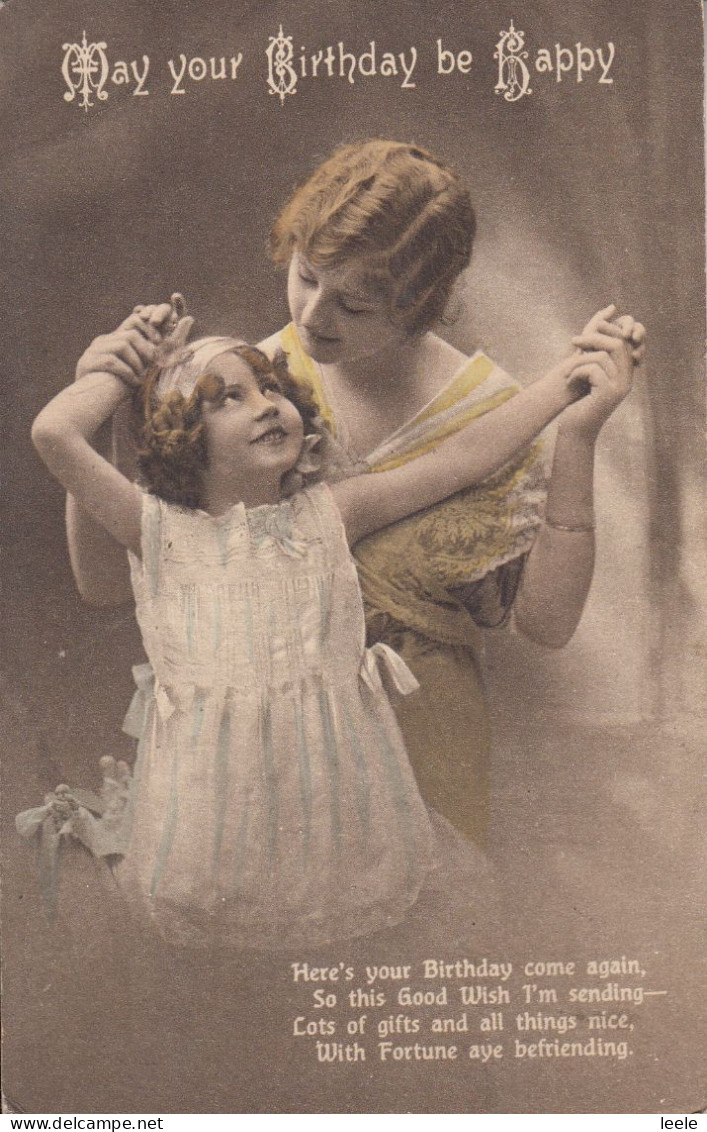 C06. Vintage Greetings Postcard. Mother And Daughter. - Grupo De Niños Y Familias