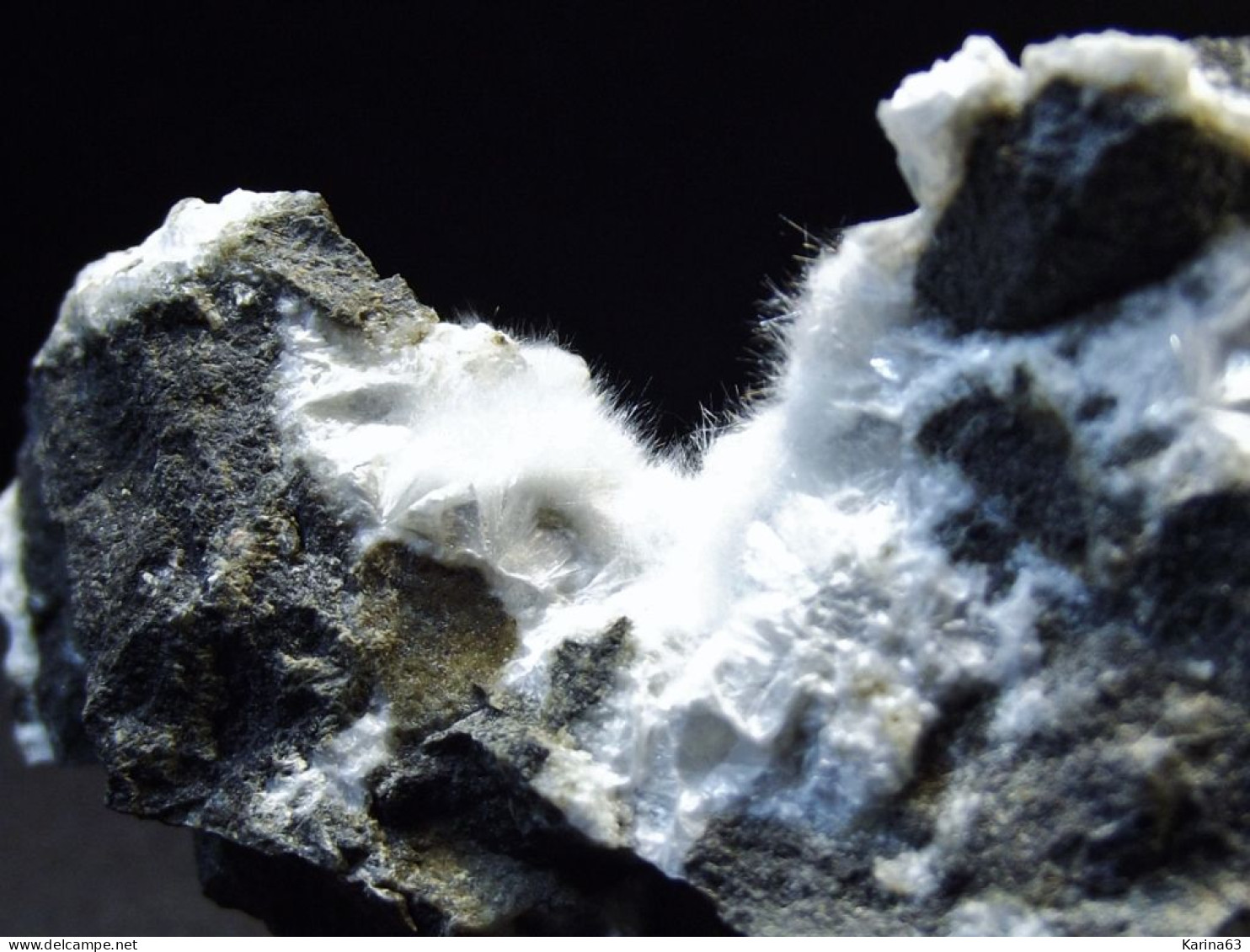 Mesolite With Thomsonite ( 4 X 3 X 2.5 Cm ) - Talisker Bay, Talisker - Carbost -  Isle Of Skye - Scotland - UK - Minerali