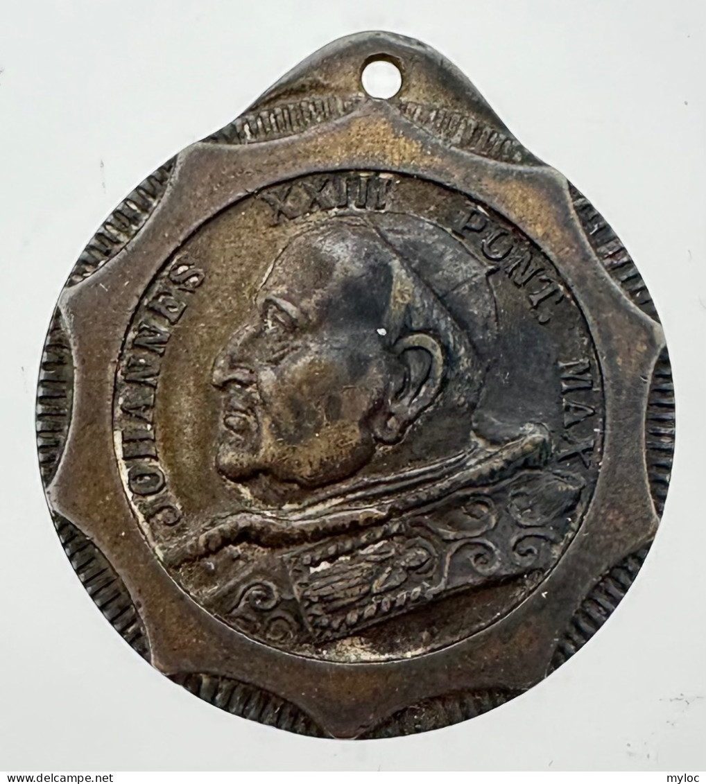 Petite Médaille Religion. Joannes XXIII Pont Max. Pape. Catholique. 33 Mm - Religion & Esotericism