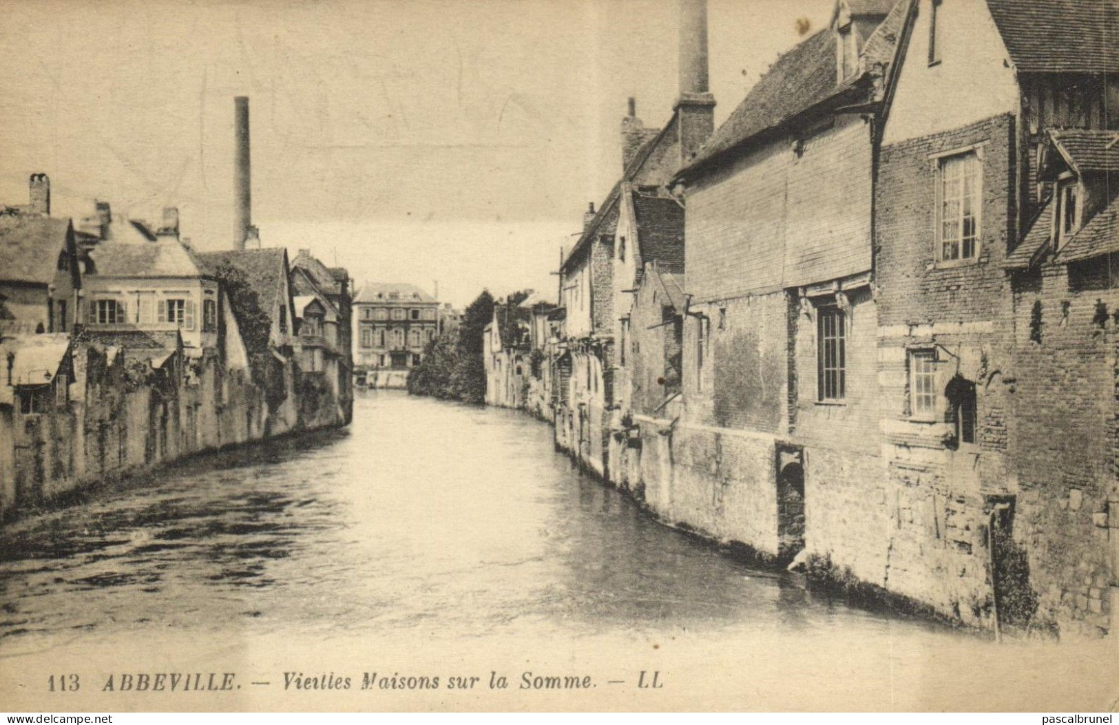 ABBEVILLE - VIEILLES MAISONS SUR LA SOMME - Abbeville