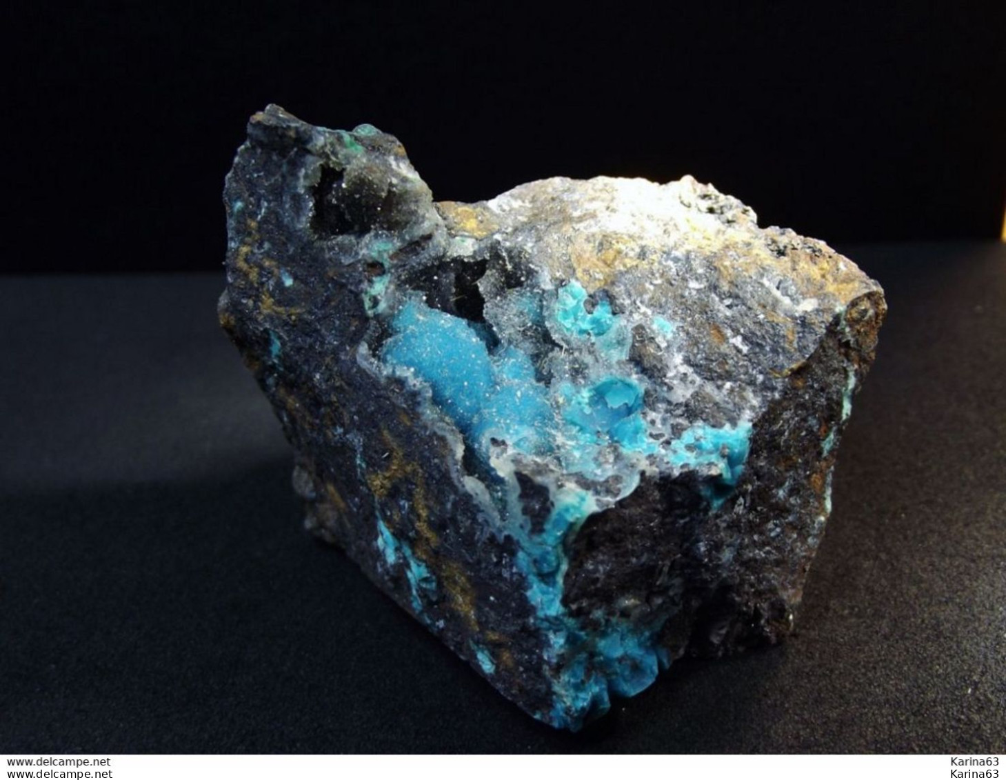 Quartz  "Chalcedony "with Chrysocolle  ( 4 X 4 X 3 Cm) - Manto Tres Gracias Mine - Diego De Almagro - Atacama - Chili. - Minerali