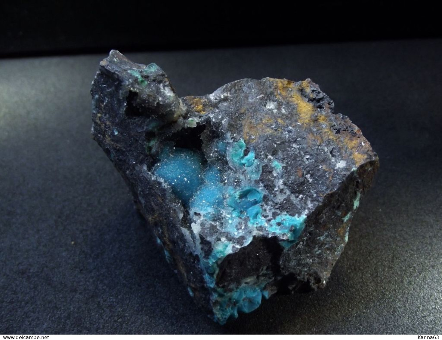 Quartz  "Chalcedony "with Chrysocolle  ( 4 X 4 X 3 Cm) - Manto Tres Gracias Mine - Diego De Almagro - Atacama - Chili. - Minerali