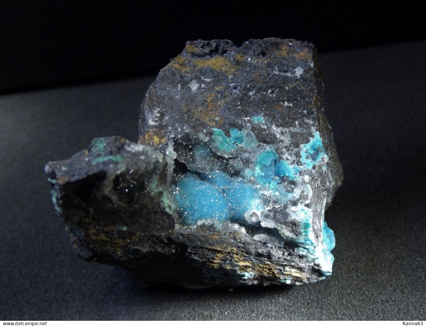 Quartz  "Chalcedony "with Chrysocolle  ( 4 X 4 X 3 Cm) - Manto Tres Gracias Mine - Diego De Almagro - Atacama - Chili. - Minerals