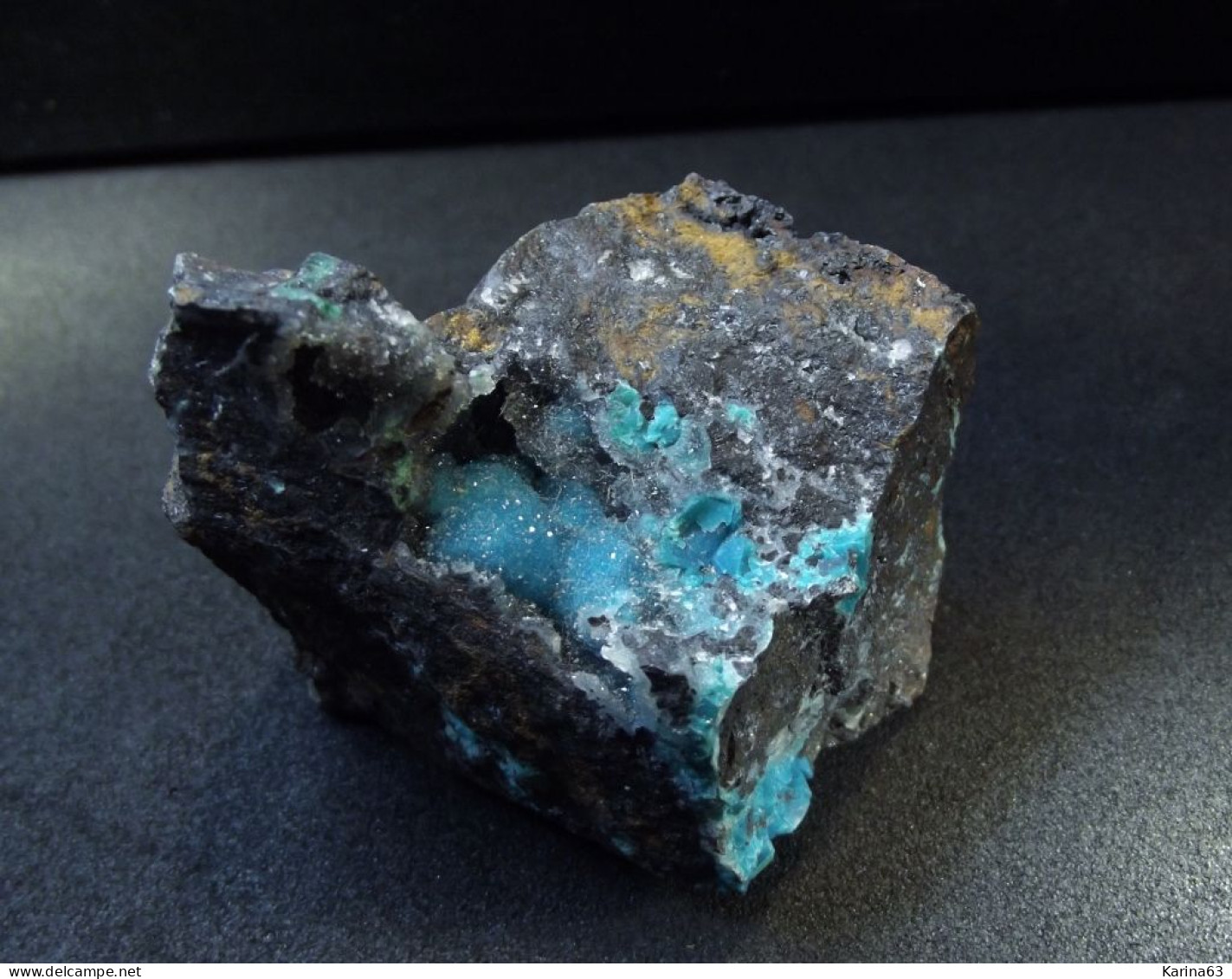 Quartz  "Chalcedony "with Chrysocolle  ( 4 X 4 X 3 Cm) - Manto Tres Gracias Mine - Diego De Almagro - Atacama - Chili. - Mineralien