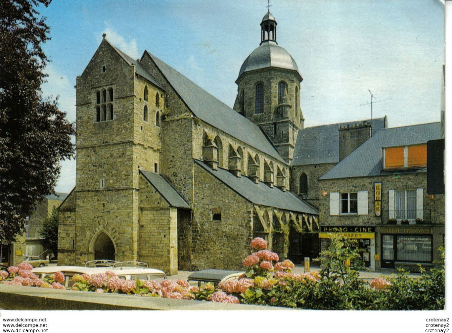 50 COUTANCES N°222 L'Eglise St Nicolas VOIR ZOOM Crédit Lyonnais Photo Ciné PUB Kodak Citroën 2CV Renault Floride - Coutances